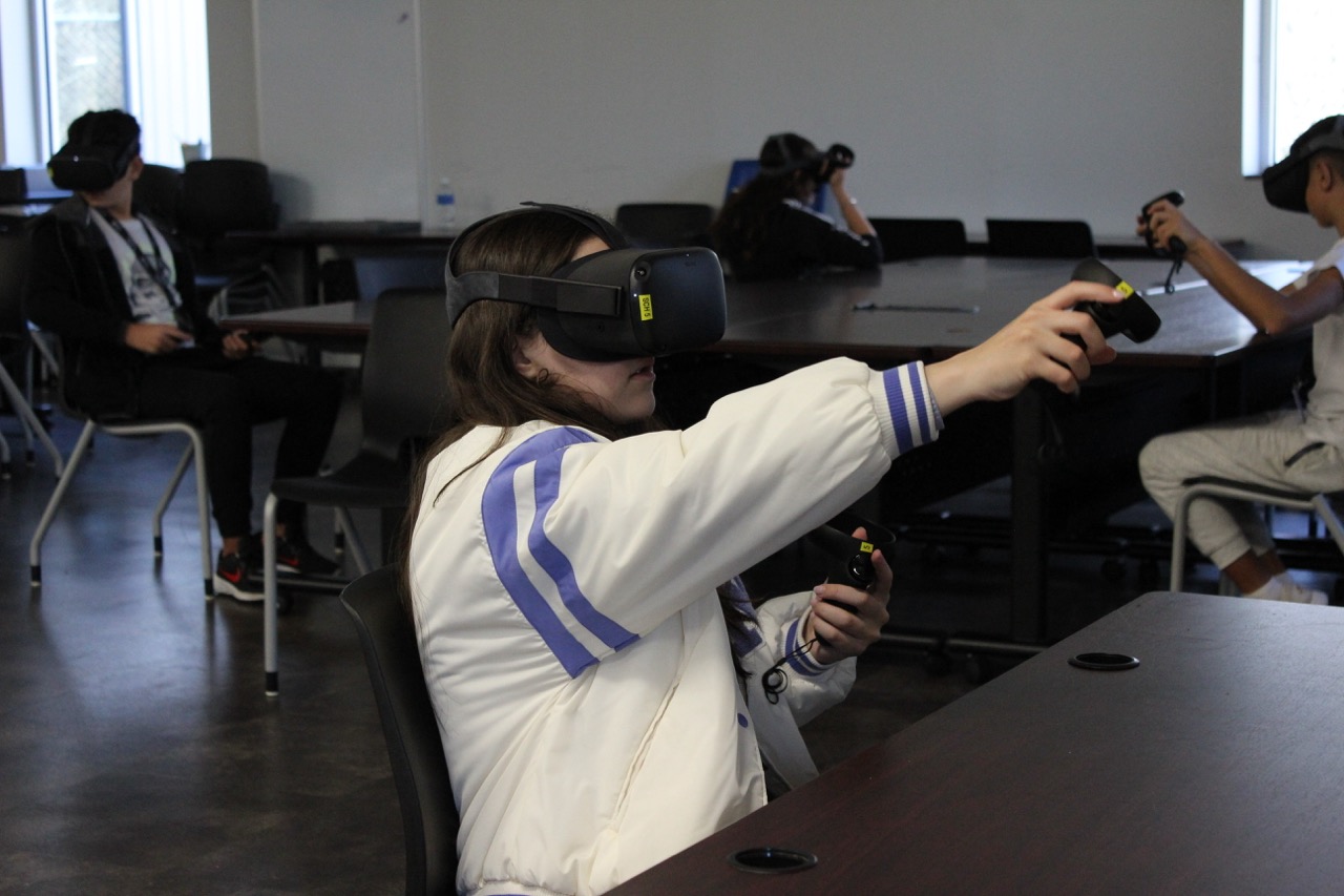 Living_Working_in_Space_2 Large